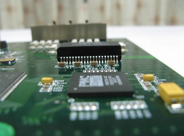 SMT貼片加工中焊接的焊點(diǎn)剝離問題